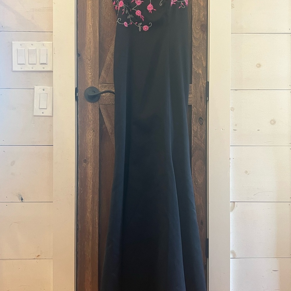 Women’s strapless evening dress size 4